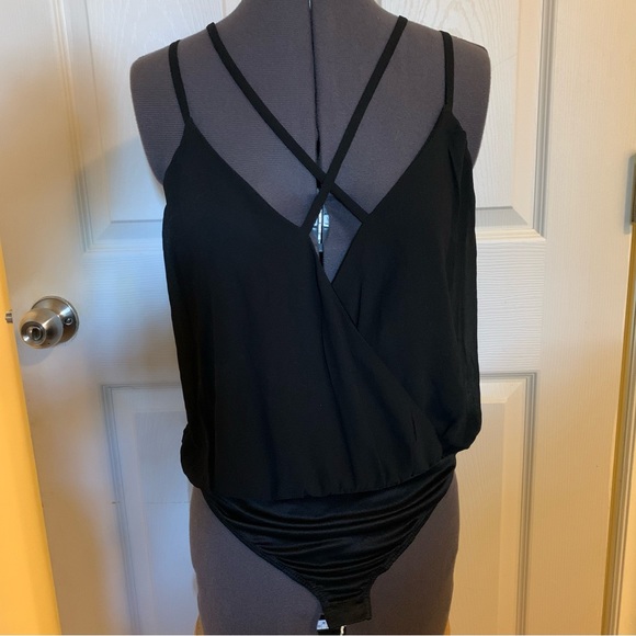 TOBI Bodysuit Caged Strap Front in Black V neck - Picture 2 of 12